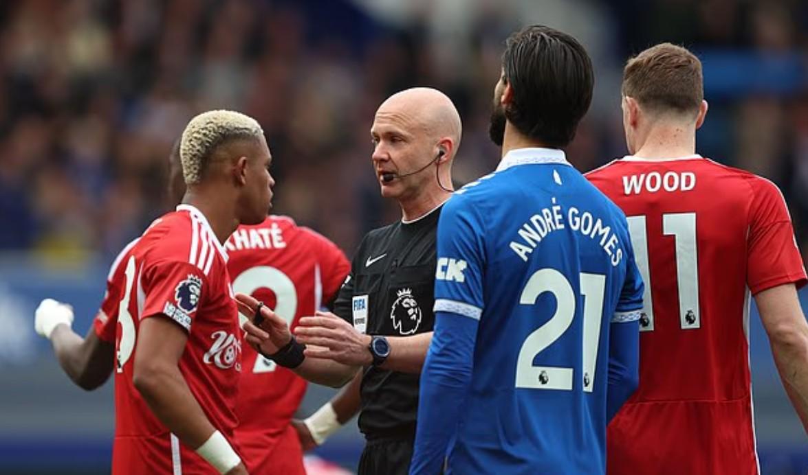 的主导地位, dingy, 比赛中有三 的主导地位, dingy, 比赛中有三